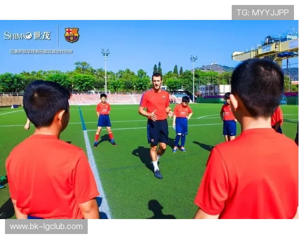 绿茵逐梦少年心燃希望绘就激情与团结的足球画报